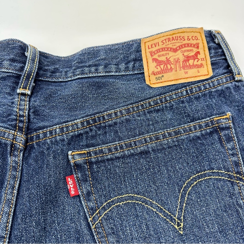 Levi’s 501 Vintage Style Button Fly Raw Hem Shorts - Picture 6 of 6